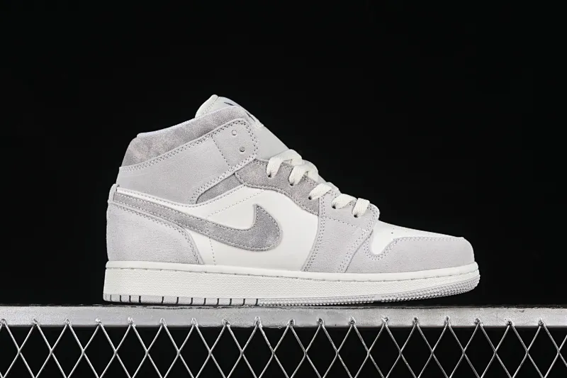 All categories Air Jordan Jordan series basketball shoes Air Jordan 1 Mid Air Jordan 1 Mid AJ1 Joe 1 white and gray color Zhongbang basketball shoes FQ7720-002